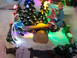 Jeu à bascule et enfants – Maison