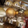 Lot de boules dorées