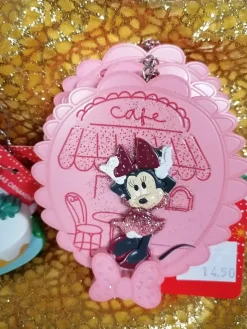 Suspension Minnie à Paris