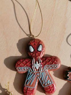 Suspension pain d’épices Spiderman